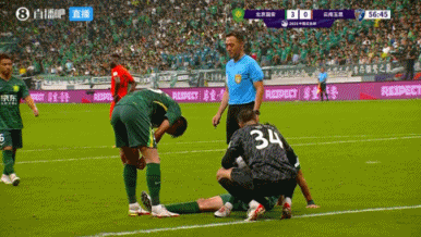 乐鱼体育-愿无恙！吴少聪无对抗情况下倒地示意受伤，随后被冯博轩换下