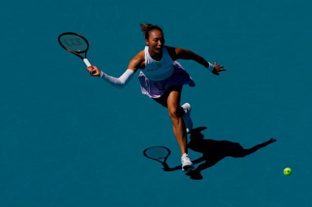 1742702474298013649.jpg (体育)(4)网球——WTA1000迈阿密站:郑钦文晋级第三轮XxjpseC007226_20250321_PEPFN0A001.jpg