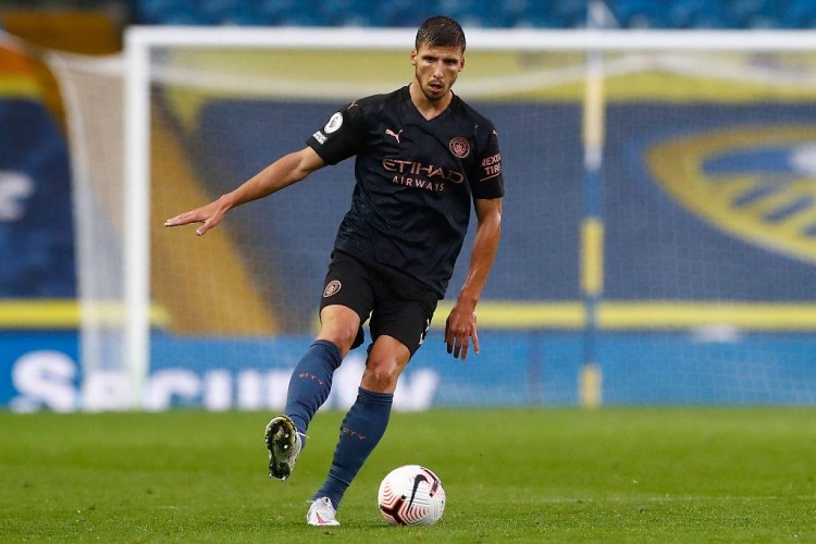 维亚纳称迪本-迪亚斯为更衣室与赛场核心，队友皆信服其领导力