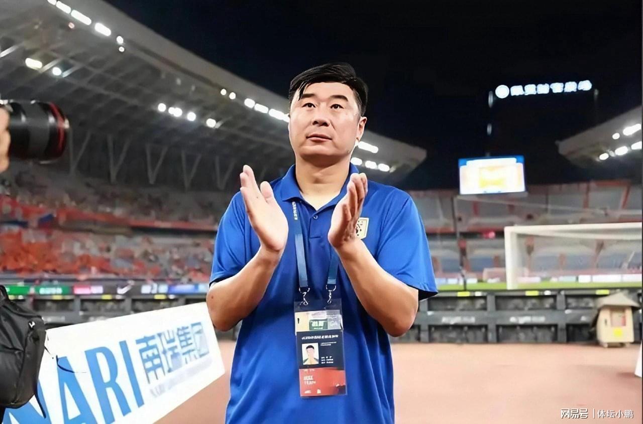 韩鹏背锅，外援老化，后腰漏洞！泰山队保三争一成赛季最大笑话